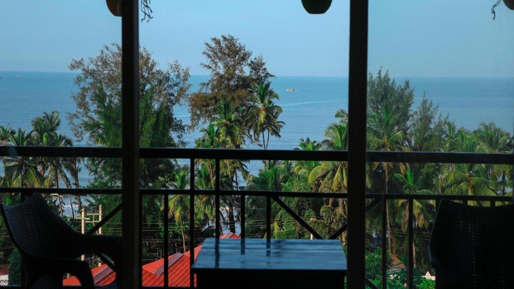 Silver Waves And Resorts होटल