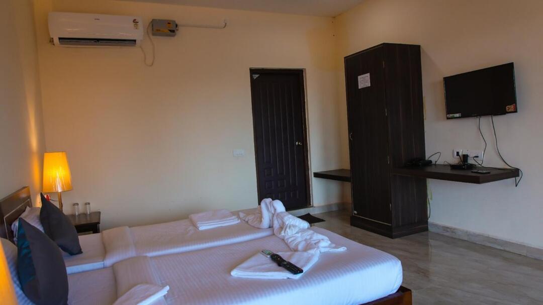 Silver Waves And Resorts होटल 3*