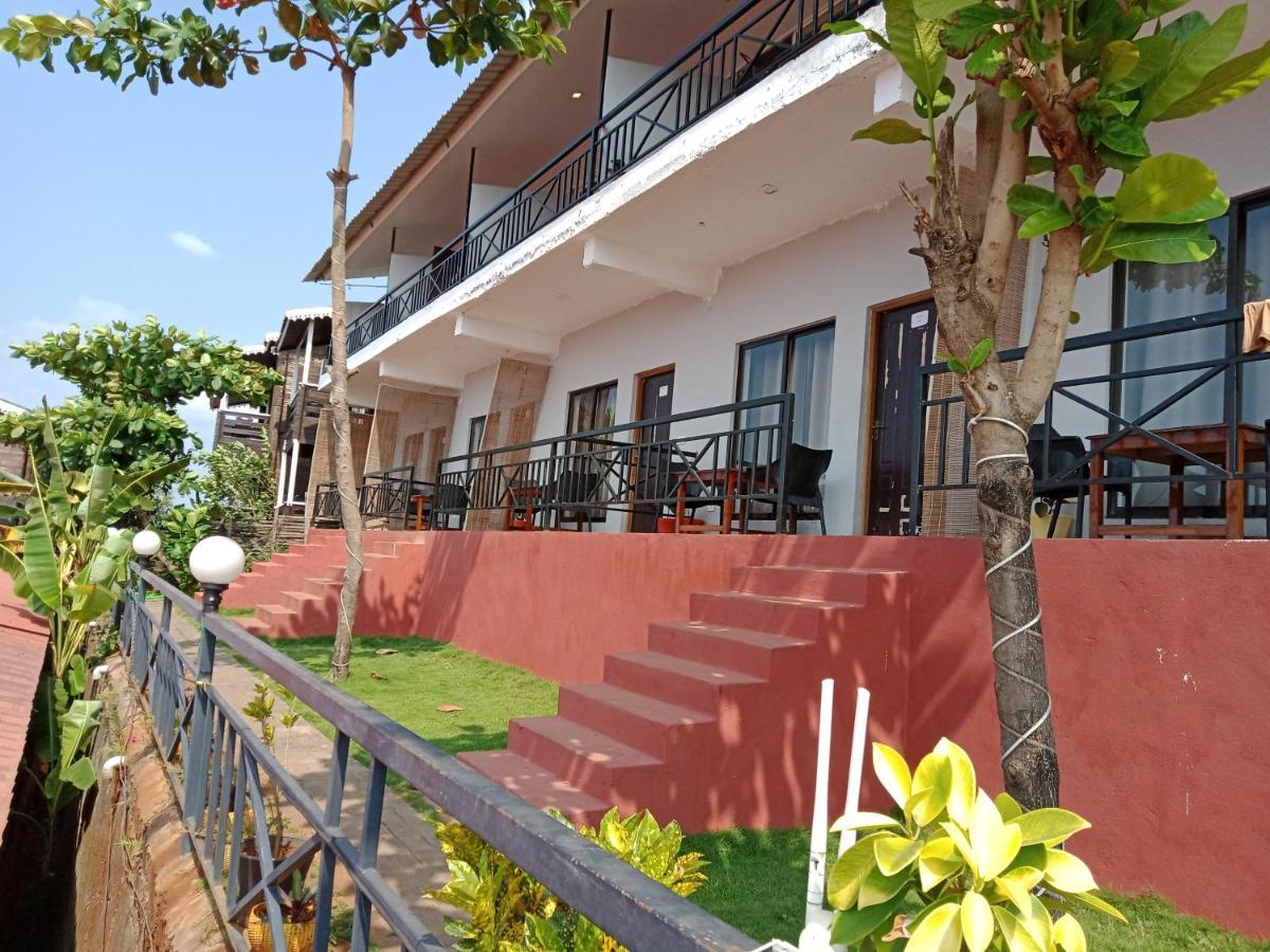 होटल Silver Waves And Resorts Mandrem